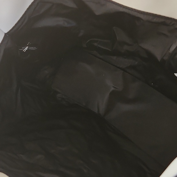 Givenchy Elegant Black Tote Bag - Picture 3 of 3